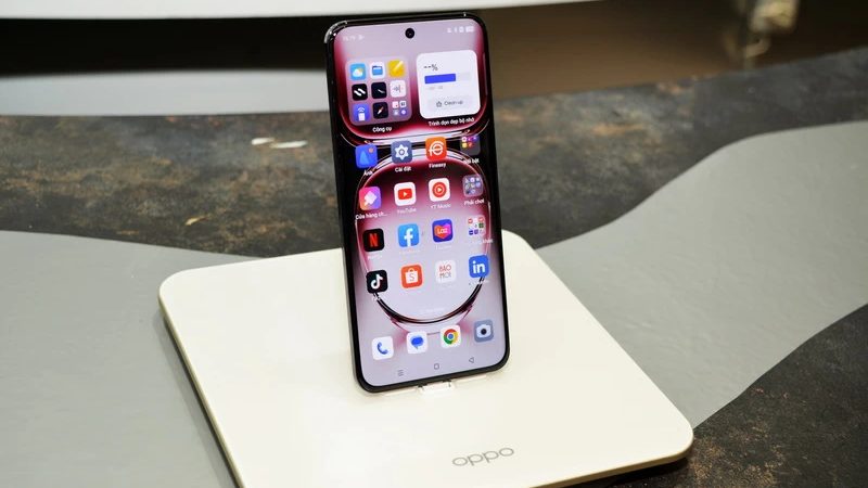 OPPO-Reno12-Series-ra-mat-2