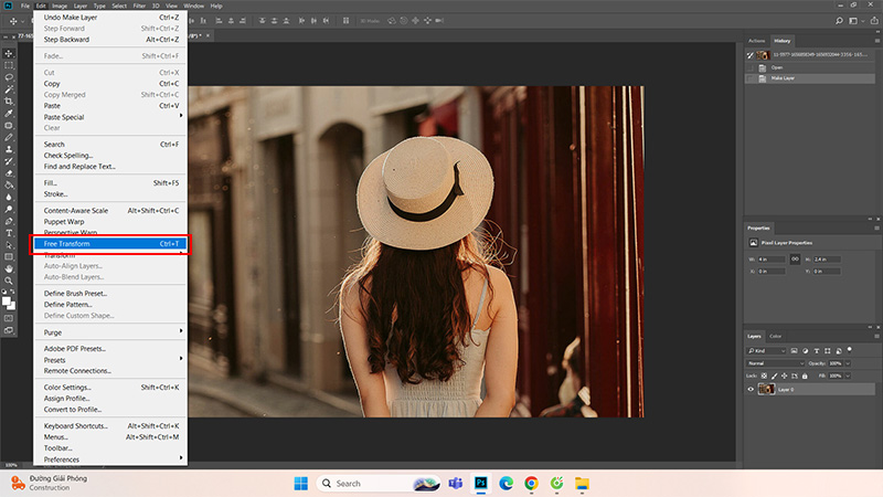 Bước 3: Trên thanh menu, chọn Edit, sau đó chọn Free Transform
