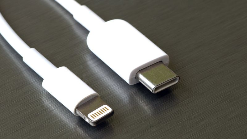 USB Type-C là gì? Lightning là gì? Loại nào có tiện lợi hơn?