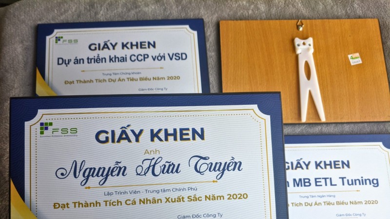 tai-mau-bang-khen-nhan-vien-xuat-sac-15