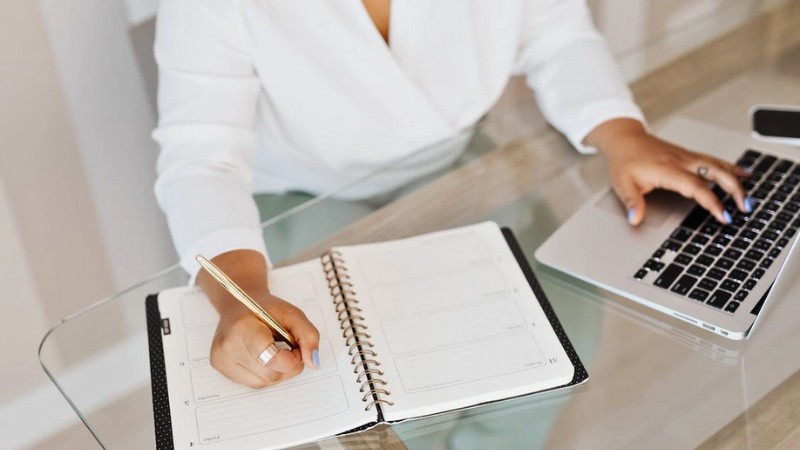 tai-mau-giay-a4-co-dong-ke-cham-1