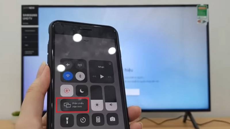 Chọn tùy chọn Phản chiếu màn hình