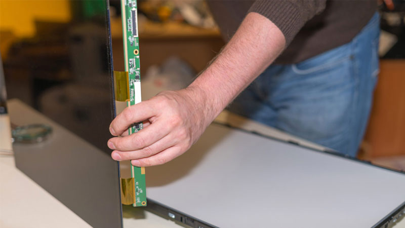 thay-man-hinh-tivi-samsung-9