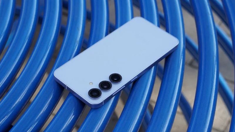 So sánh Galaxy S25 và Vivo X200