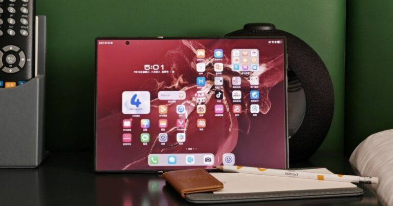 Huawei Mate XT gập 3