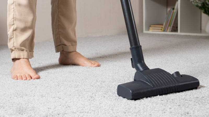 may-hut-bui-lau-nha-cam-tay-11