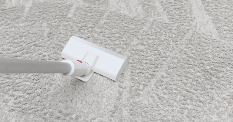 may-hut-bui-lau-nha-cam-tay-thumb-min