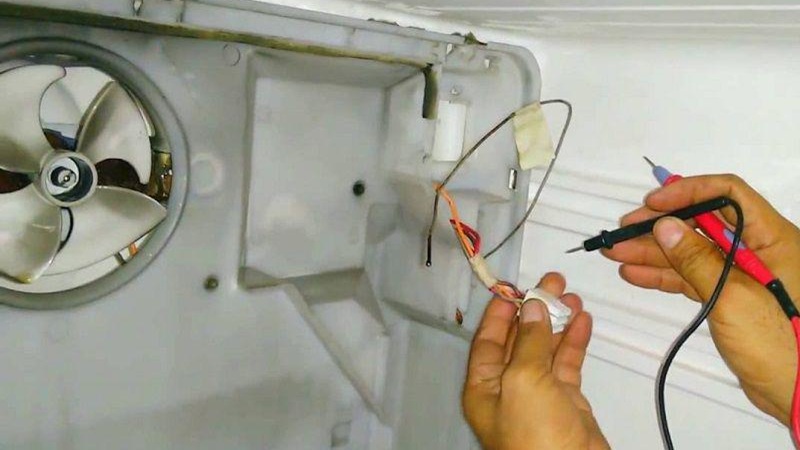 Không nên làm gì khi tủ lạnh Hitachi báo lỗi F012?