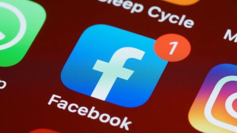 Facebook bắt đầu trả tiền