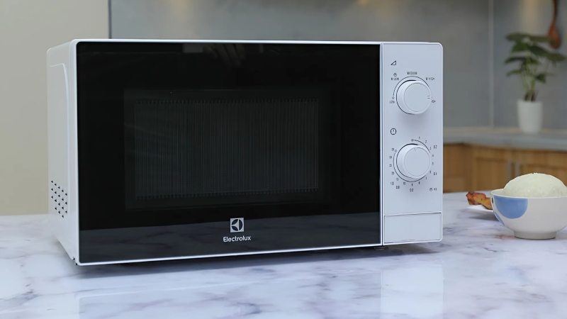 cach-su-dung-lo-vi-song-Electrolux-2