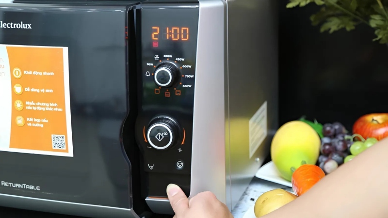 cach-su-dung-lo-vi-song-Electrolux-5