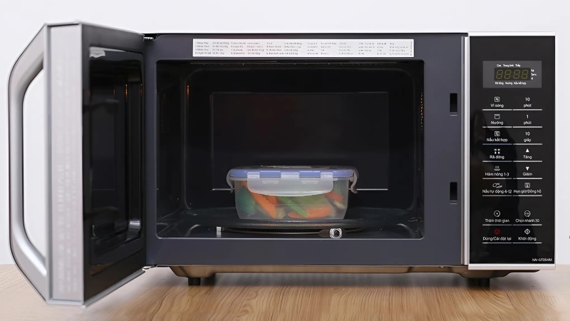 lo-vi-song-Panasonic-NN-GT35HMYUE-2