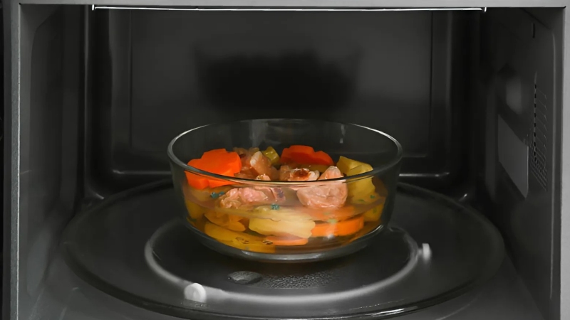 lo-vi-song-Panasonic-NN-GT35HMYUE-3