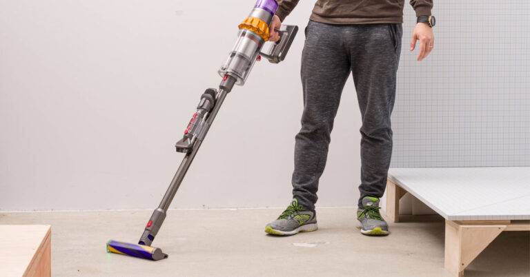 may-hut-bui-dyson-v12