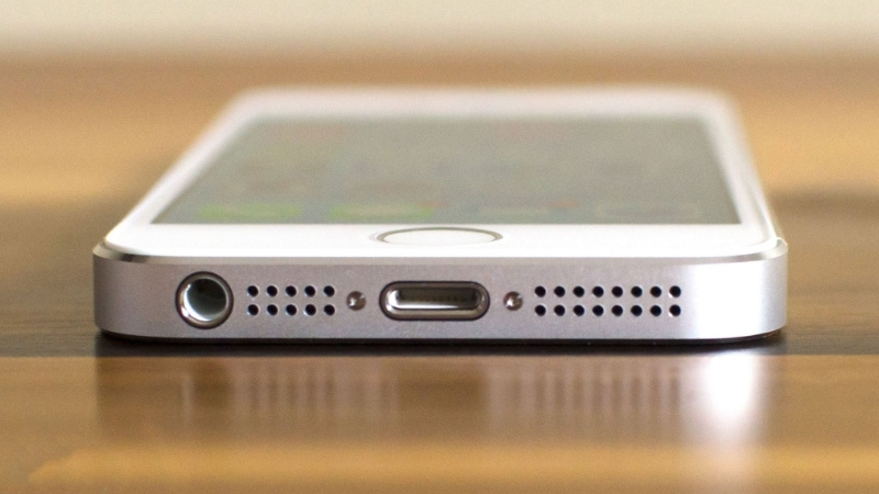 ve-sinh-loa-iphone-21