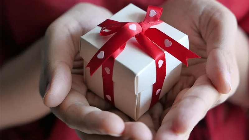 14-3-la-ngay-gi-ai-tang-qua-cho-ai-1