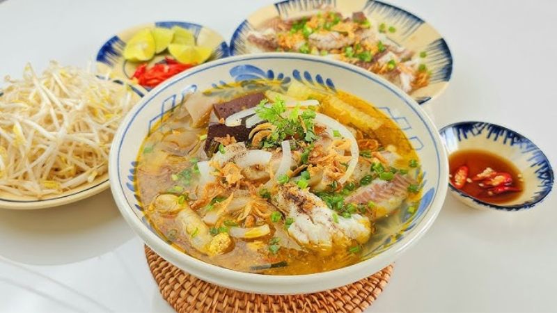 cach-nau-banh-canh-ca-loc-6