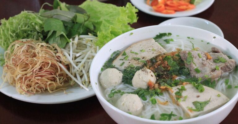 4-cach-nau-bun-moc-thom-ngon-tai-nha-nuoc-dung-ngot-thanh-hap-dan-10