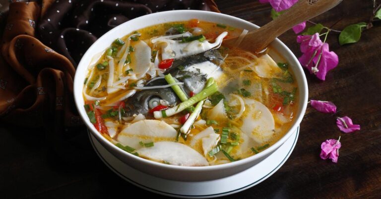 cach-nau-canh-chua-ca-don-gian-ma-dua-com-chi-30-phut-nau-13