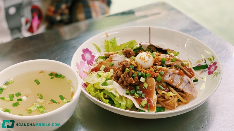 cach-nau-hu-tieu-ngon-nhu-ngoai-tiem-nuoc-dung-ngot-xuong-hap-dan-10