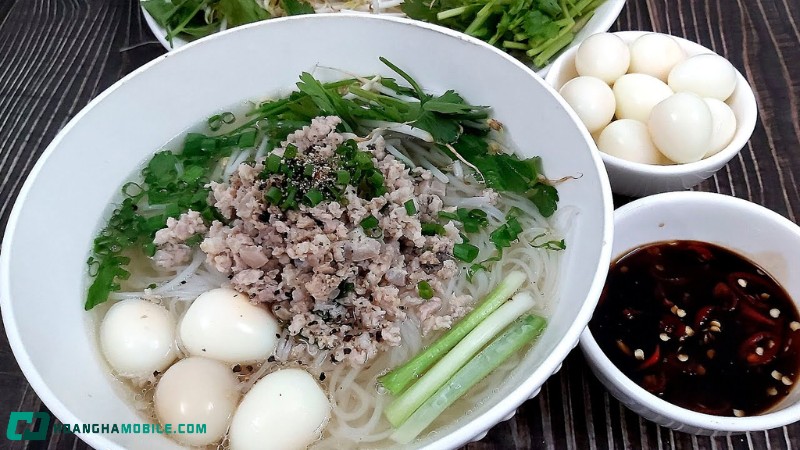 cach-nau-hu-tieu-ngon-nhu-ngoai-tiem-nuoc-dung-ngot-xuong-hap-dan-14