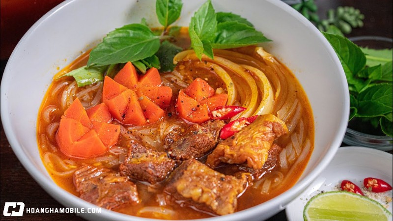 cach-nau-hu-tieu-ngon-nhu-ngoai-tiem-nuoc-dung-ngot-xuong-hap-dan-15