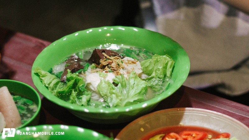 cach-nau-hu-tieu-ngon-nhu-ngoai-tiem-nuoc-dung-ngot-xuong-hap-dan-4