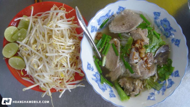 cach-nau-hu-tieu-ngon-nhu-ngoai-tiem-nuoc-dung-ngot-xuong-hap-dan-5