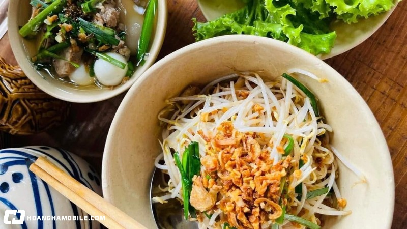 cach-nau-hu-tieu-ngon-nhu-ngoai-tiem-nuoc-dung-ngot-xuong-hap-dan-8