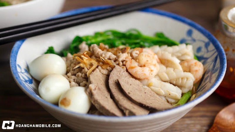 cach-nau-hu-tieu-ngon-nhu-ngoai-tiem-nuoc-dung-ngot-xuong-hap-dan-9