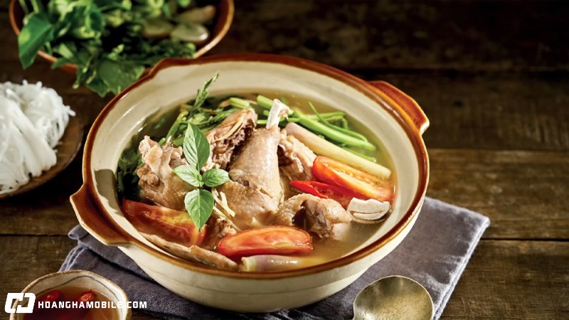 5-cach-nau-lau-ga-chua-cay-thom-ngon-cho-ngay-mua-lanh-1