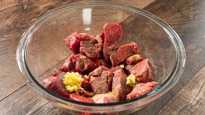 cach-nau-thit-bo-sot-vang-mien-Bac-3