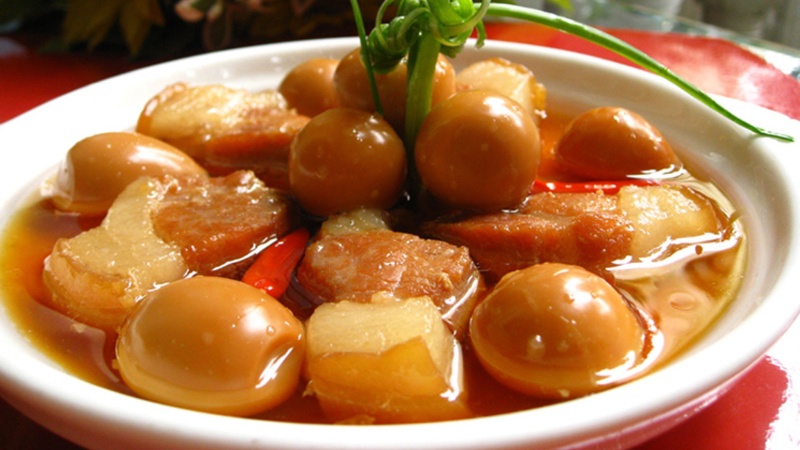 cach-nau-thit-kho-trung-7