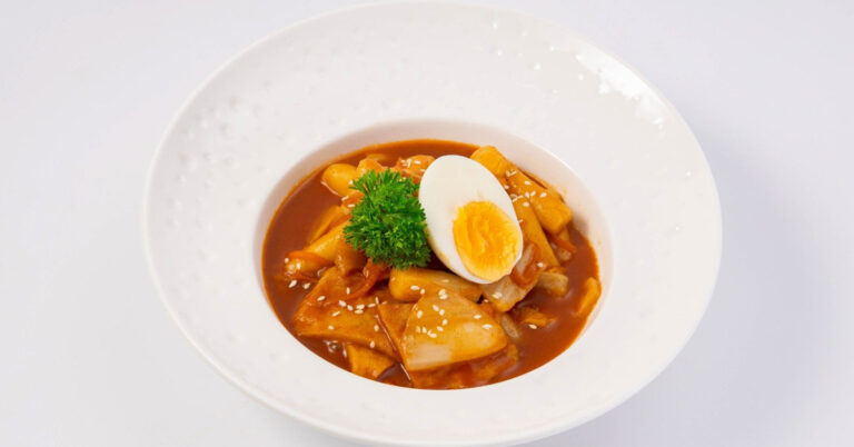cach-nau-tokbokki