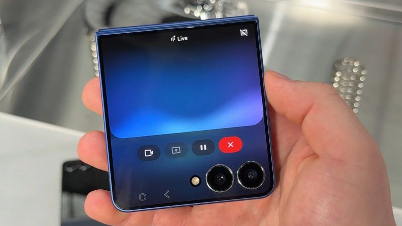 Galaxy Z Flip 7 so sánh Flip 6