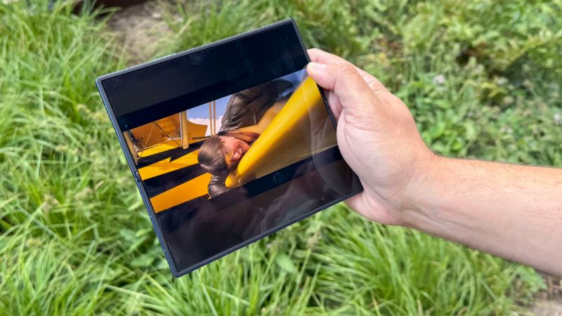 điện thoại gập mỏng nhất thế giới