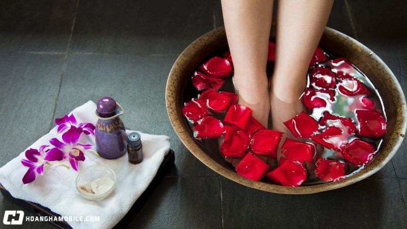 1-tuan-nen-ngam-chan-may-lan-luu-y-can-biet-khi-ngam-chan-nuoc-nong-4