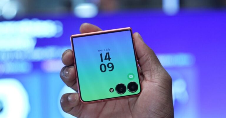 Video trên tay Galaxy Z Flip 7
