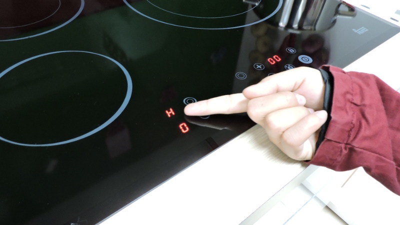 bep-tu-hong-ngoai-Hafele-3