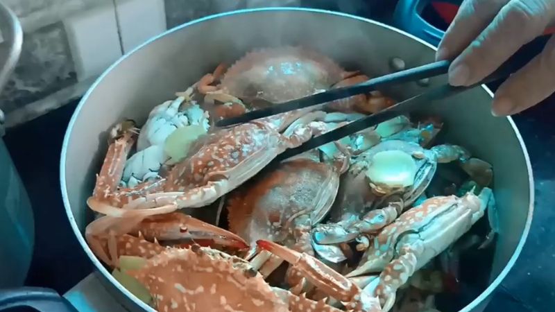 cach-nau-banh-canh-ghe-2