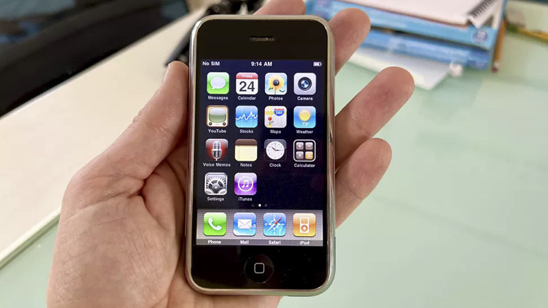 chiec-iphone-dau-tien-4