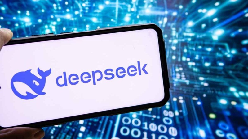deepseek-v3-vs-r1-5