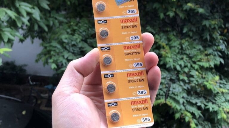 Thay pin đồng hồ bao nhiêu tiền? Cách thay pin đồng hồ tại nhà