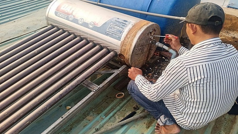 bao-duong-binh-nang-luong-mat-troi-7