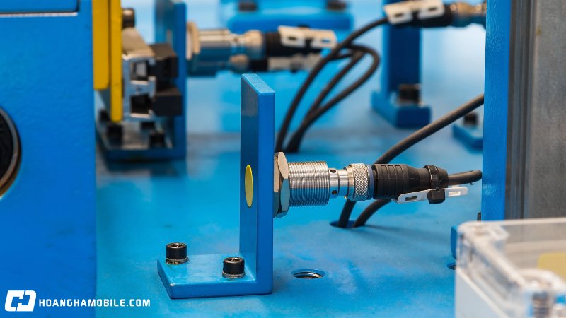 cam-bien-tiem-can-tren-dien-thoai-la-gi-chuc-nang-va-nguyen-ly-hoat-dong-1