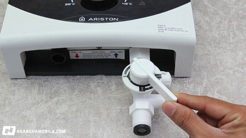 may-nuoc-nong-ariston-cua-nuoc-nao-co-tot-khong-gia-bao-nhieu-1