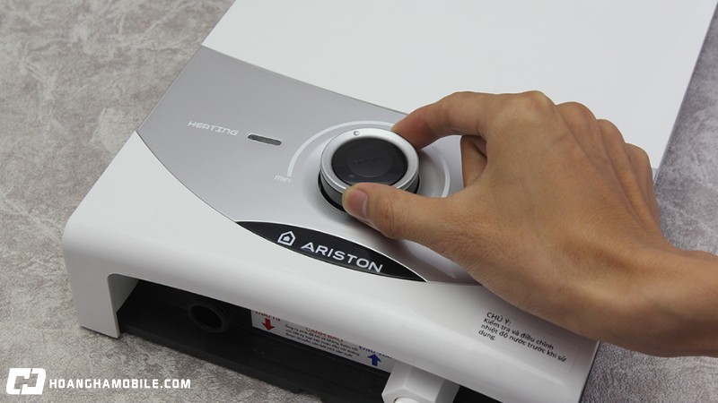 may-nuoc-nong-ariston-cua-nuoc-nao-co-tot-khong-gia-bao-nhieu-4
