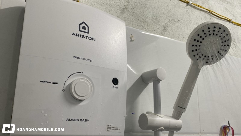 may-nuoc-nong-ariston-cua-nuoc-nao-co-tot-khong-gia-bao-nhieu-8