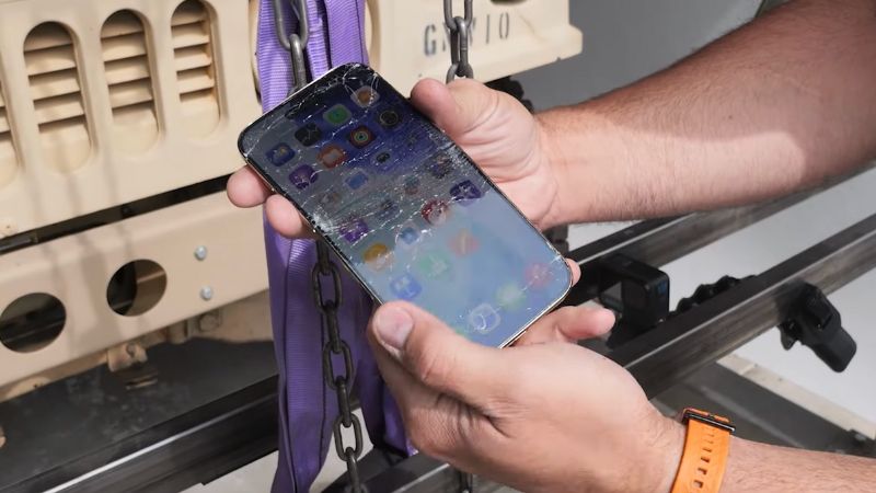 bẻ cong iPhone Air