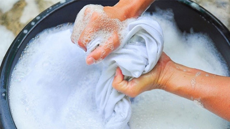 Cach-tay-ao-trang-bi-o-vang-lau-ngay-12